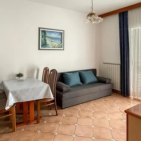 Appartamento Cozy In With Swimming Pool Kukci